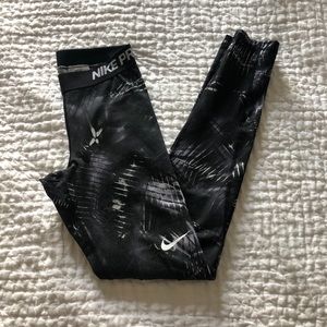 Black and White pattern Nike Pro legging